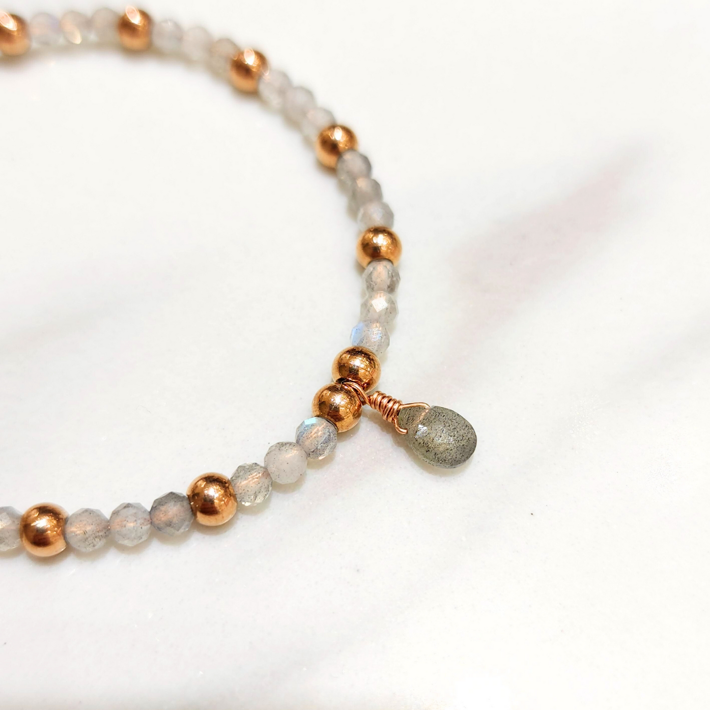 迷你拉長石小珠手串款伸縮手鏈