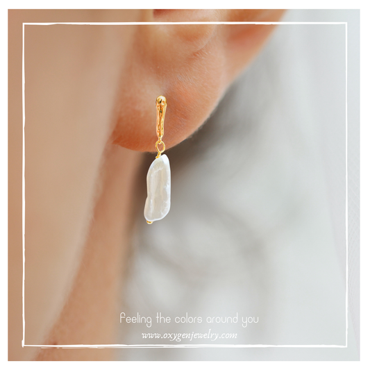 Baroque 錘紋長條淡水珍珠耳環