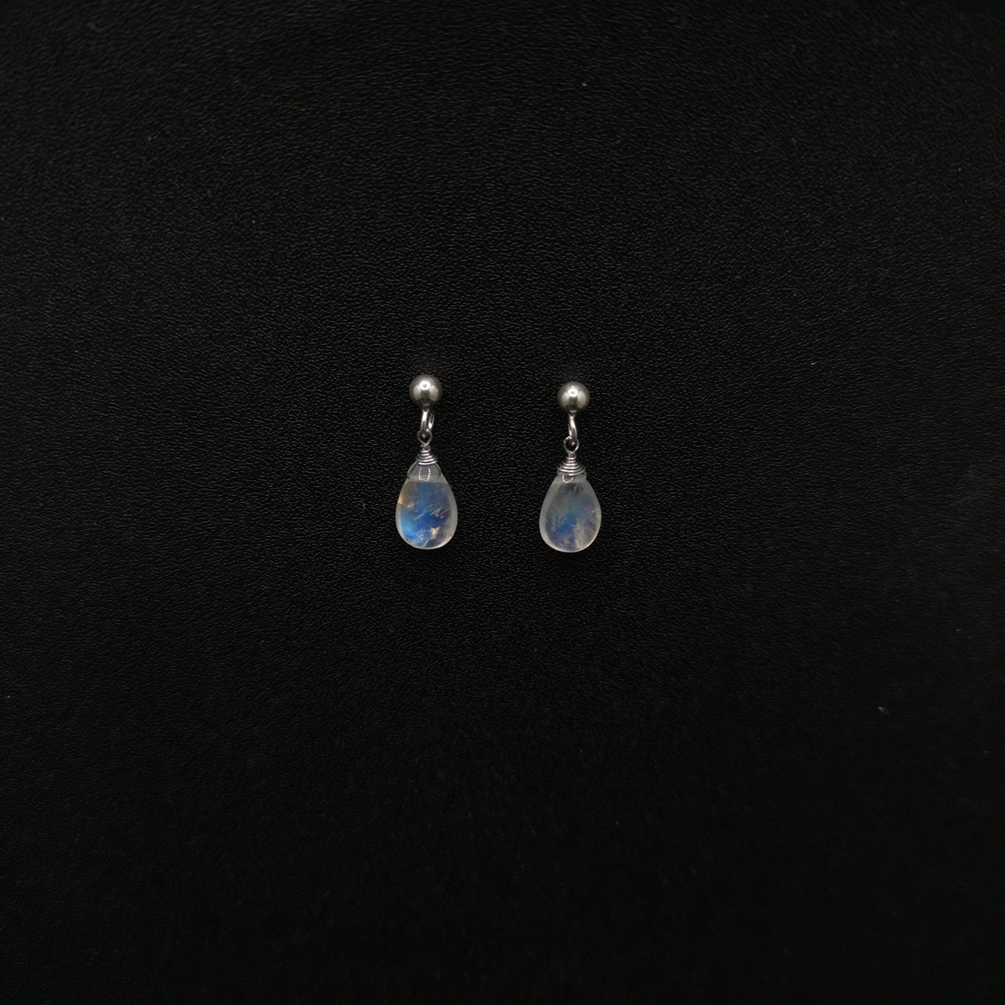 月亮石梨形旦面耳环