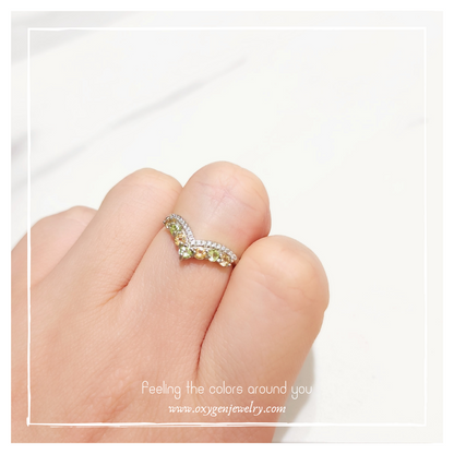 Peridot four-leaf clover ring