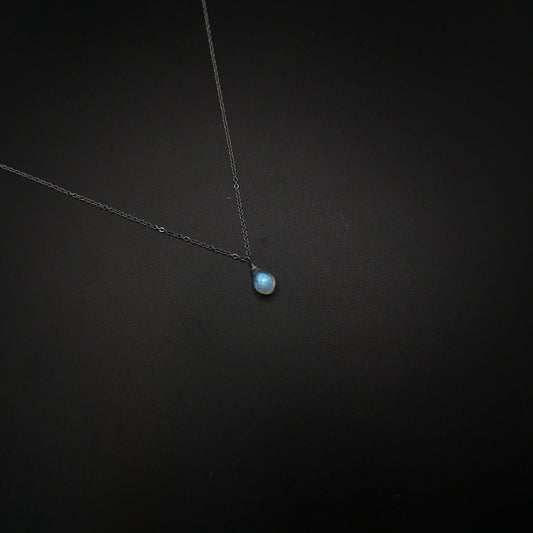 Moonstone Three-dimensional Droplet Necklace